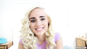 Naomi Woods Tiny Spinner Takes It Deep - Dont Break Me