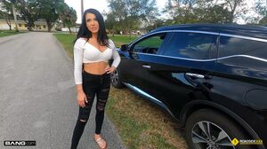 Gianna Grey Is Stranded With A Flat Tire And Fucks H...